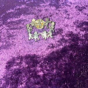 Vintage golden brooch-ring around the Rosie